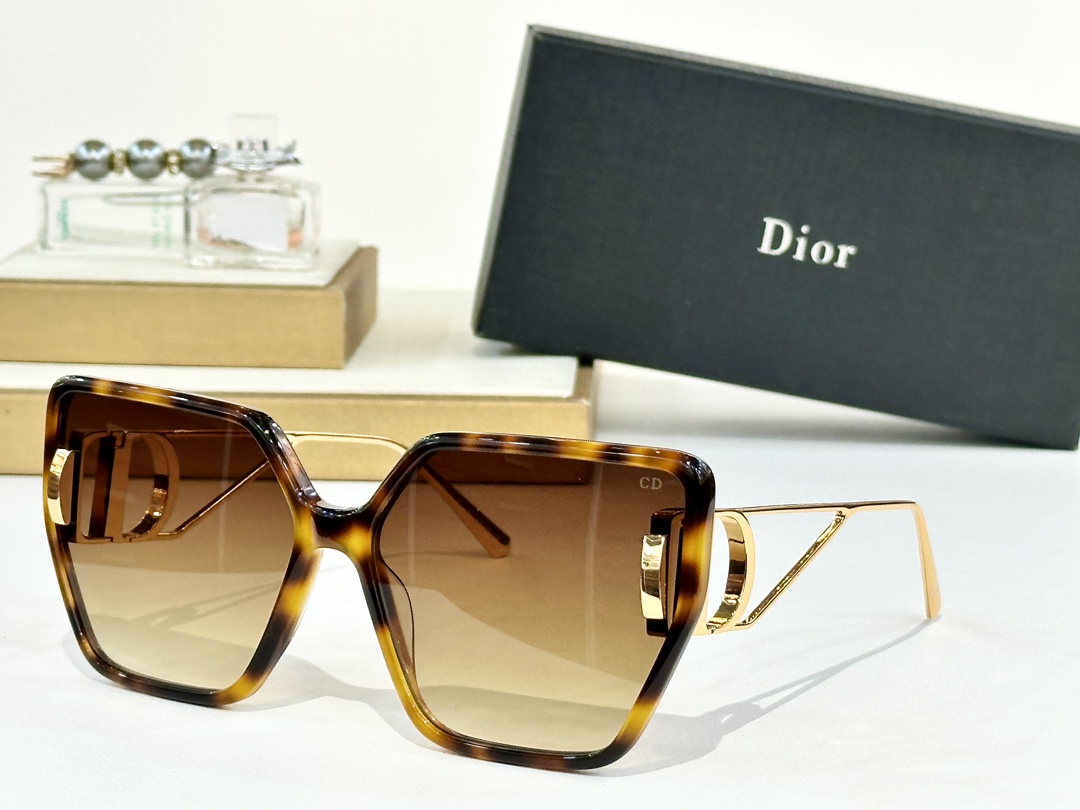  Dior
MOD：DSGTA45UCR
Size：64口16 140
