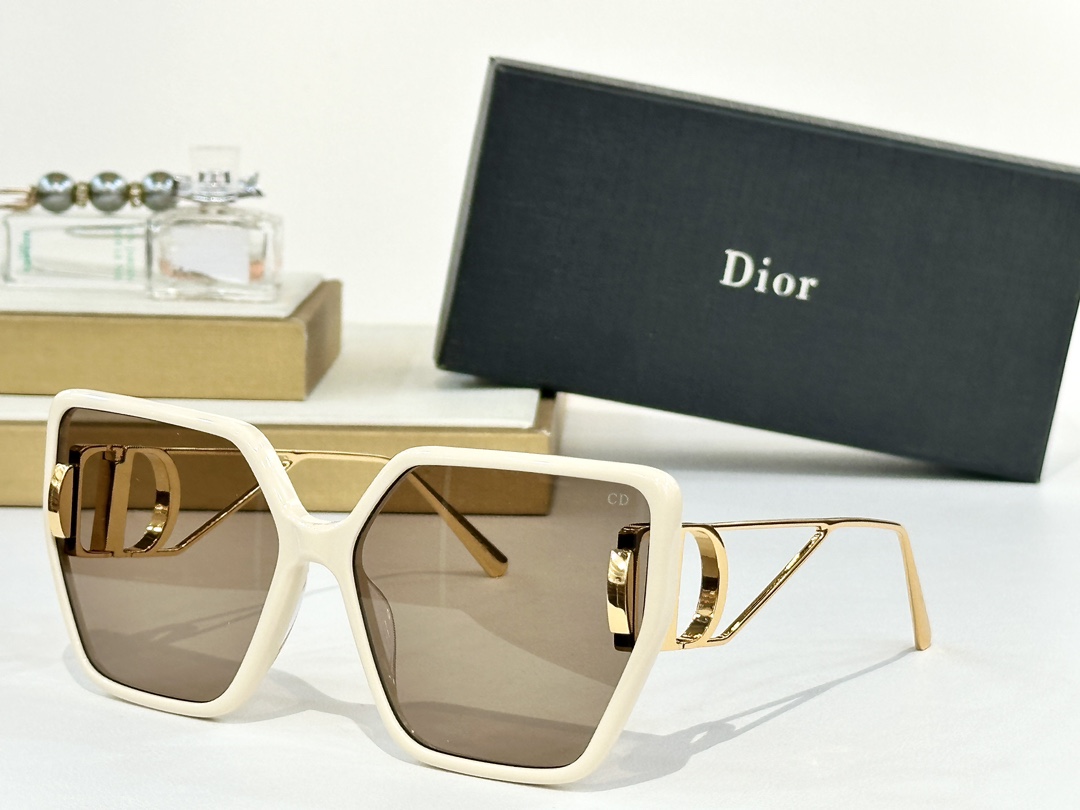  Dior
MOD：DSGTA45UCR
Size：64口16 140
