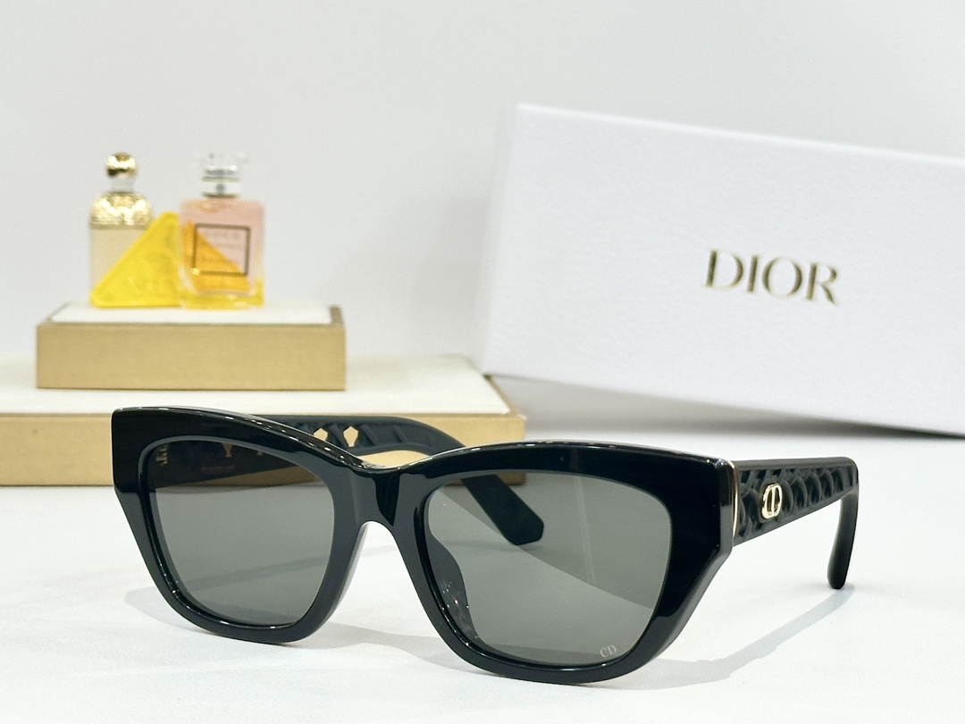  DIOR
MOD：VeryDior S2F
Size：55口19 140

