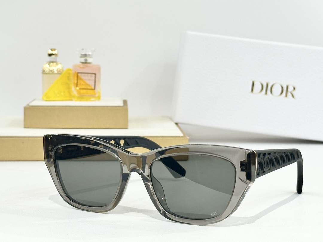  DIOR
MOD：VeryDior S2F
Size：55口19 140
