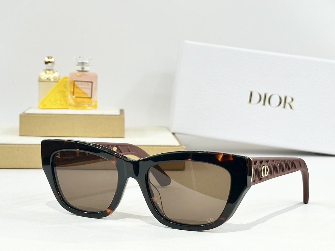  DIOR
MOD：VeryDior S2F
Size：55口19 140
