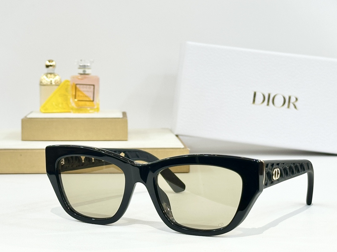  DIOR
MOD：VeryDior S2F
Size：55口19 140
