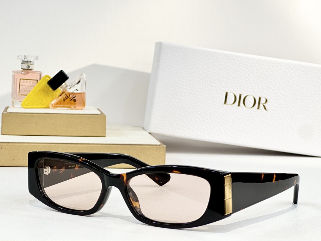  DIOR
MOD：DiorGraPhiqueSIF
Size：57口16 140
