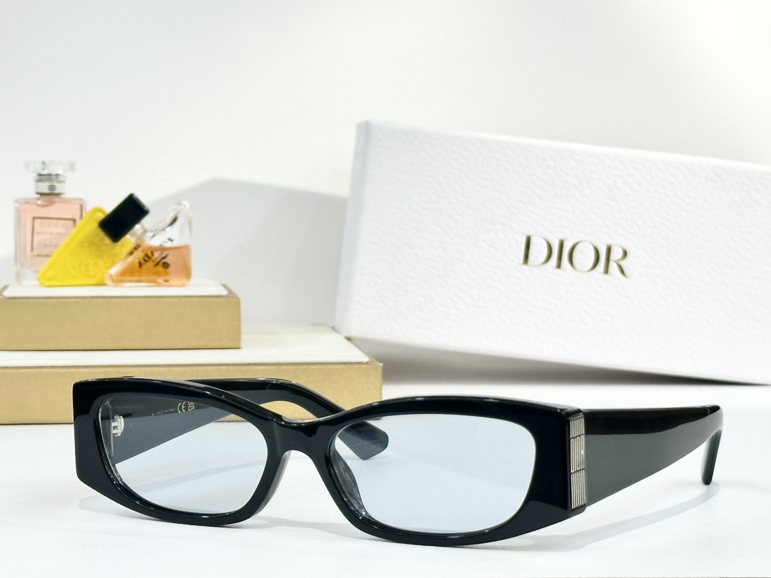  DIOR
MOD：DiorGraPhiqueSIF
Size：57口16 140
