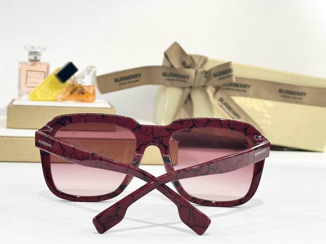  BURBERR* 
MOD：BE4350
Size：55口22 145
