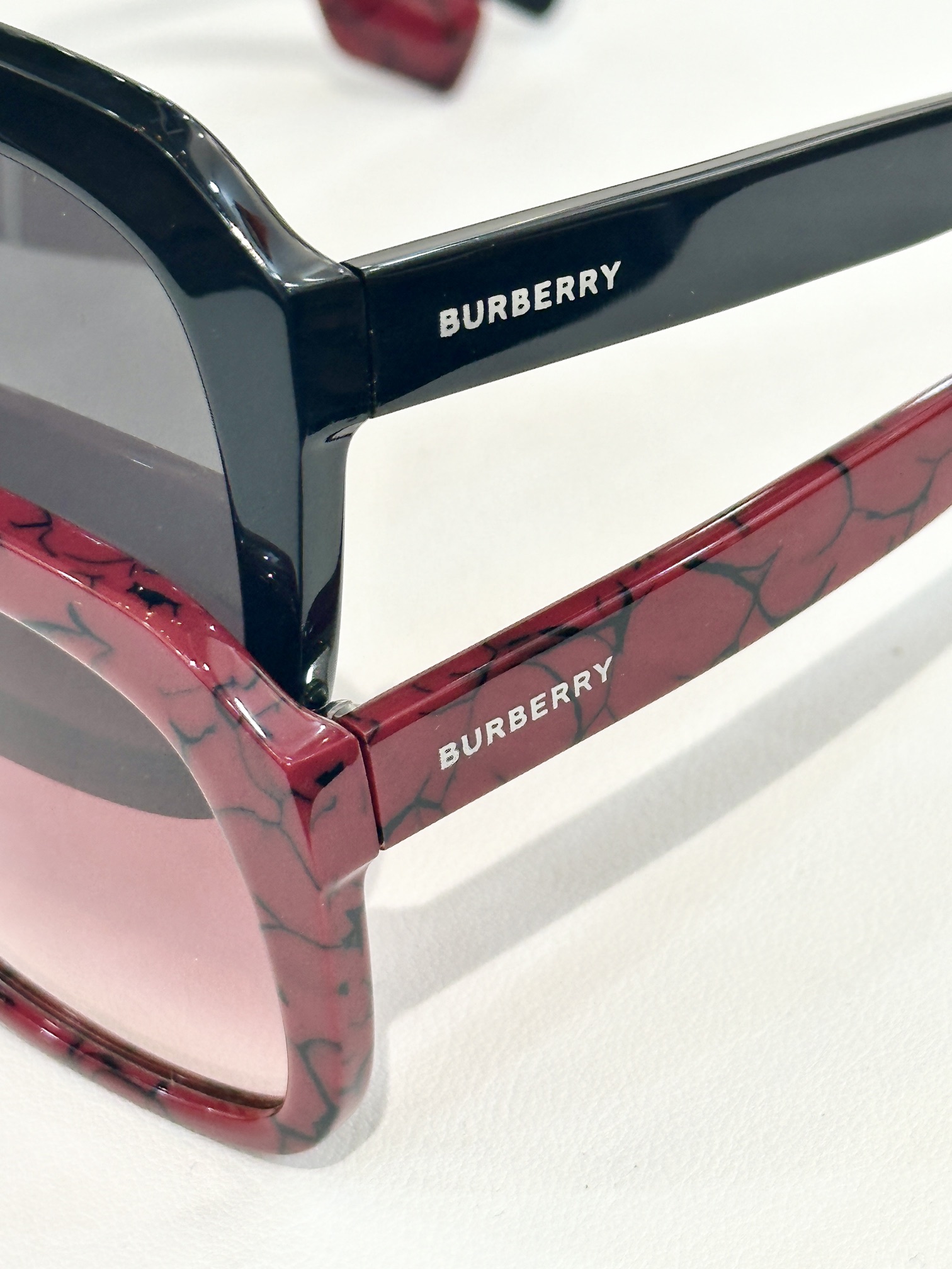  BURBERR* 
MOD：BE4350
Size：55口22 145
