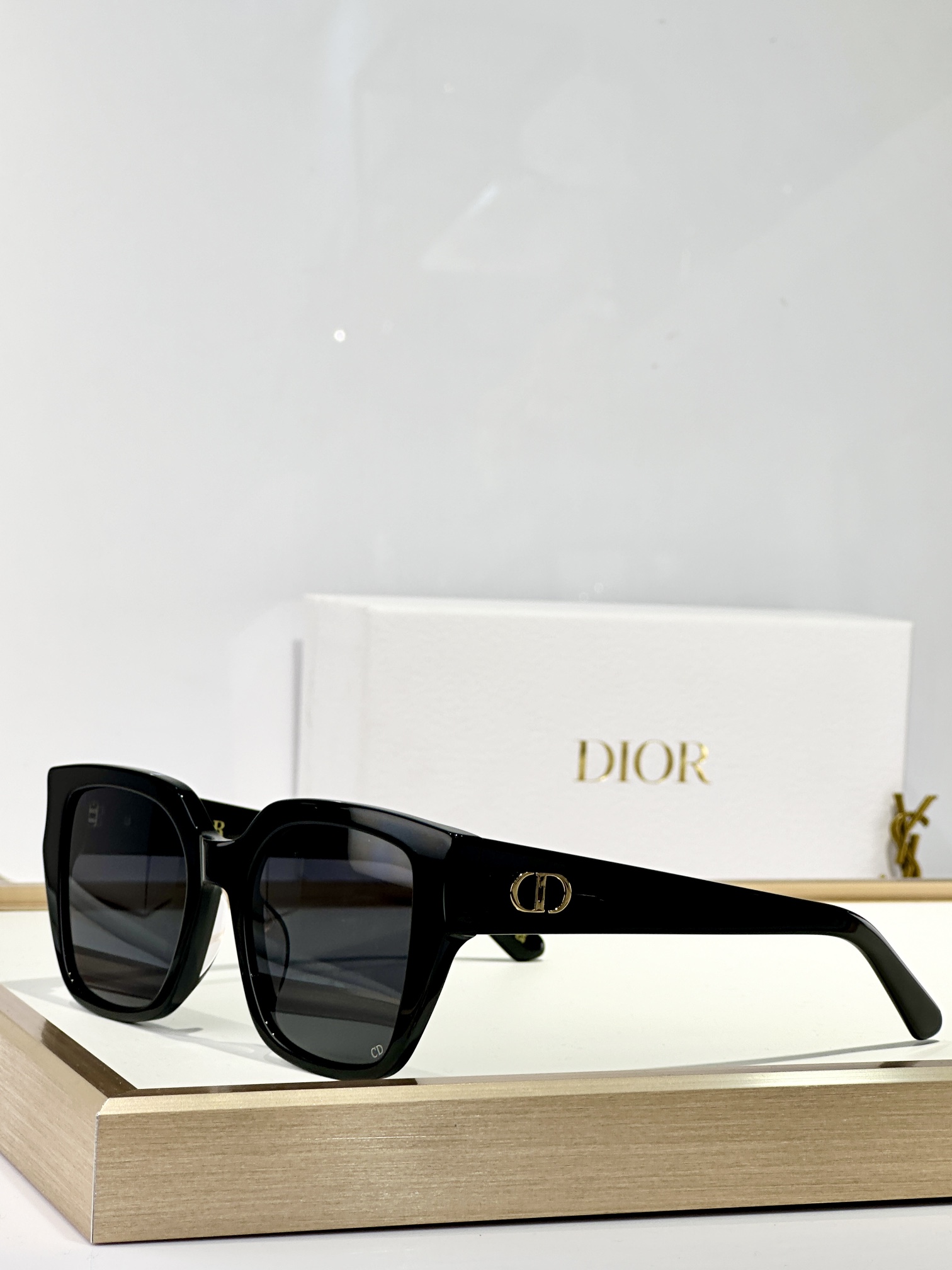  DIOR
MOD：DiorGlowS1I
Size：53口20 140


