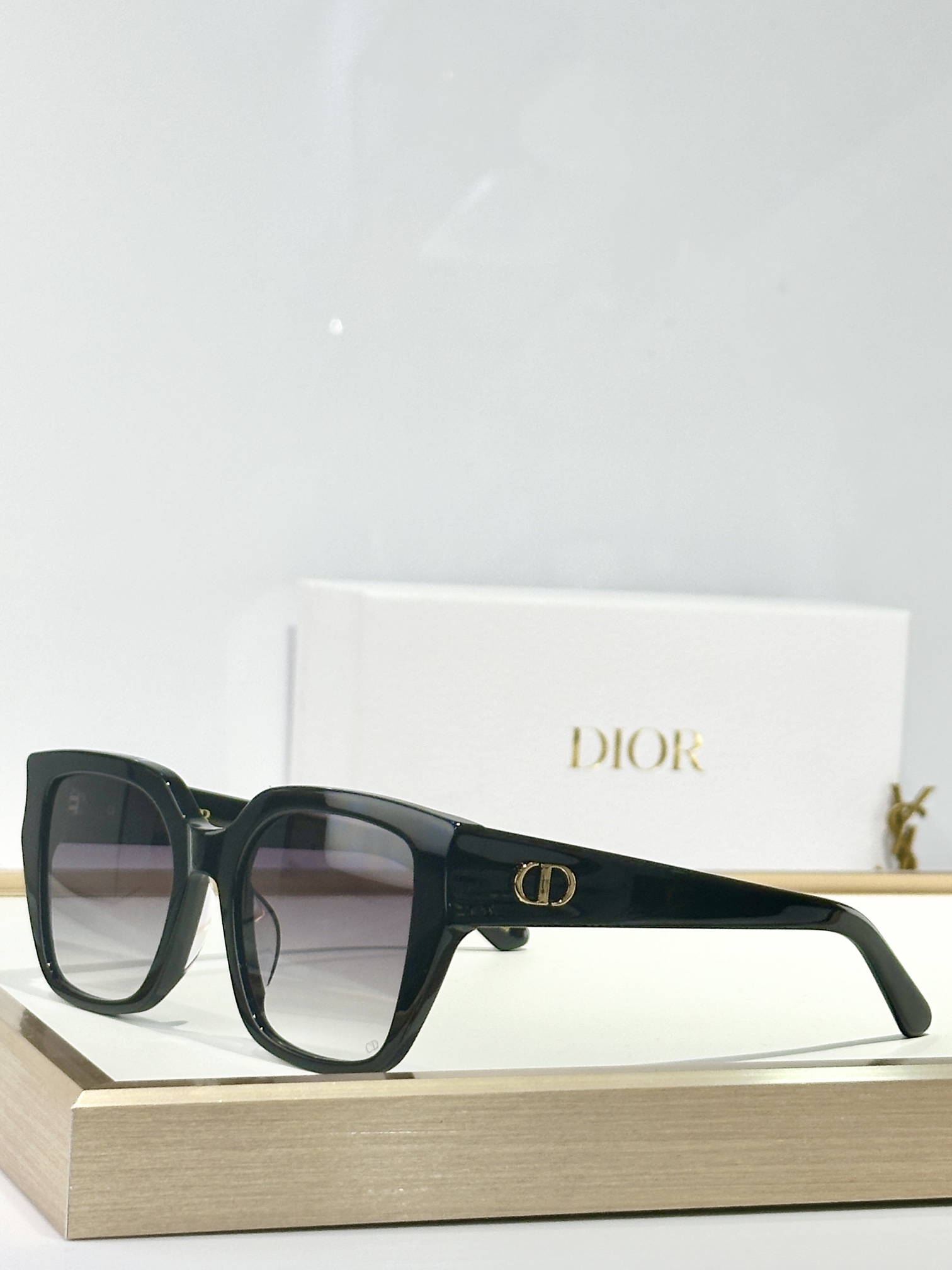  DIOR
MOD：DiorGlowS1I
Size：53口20 140

