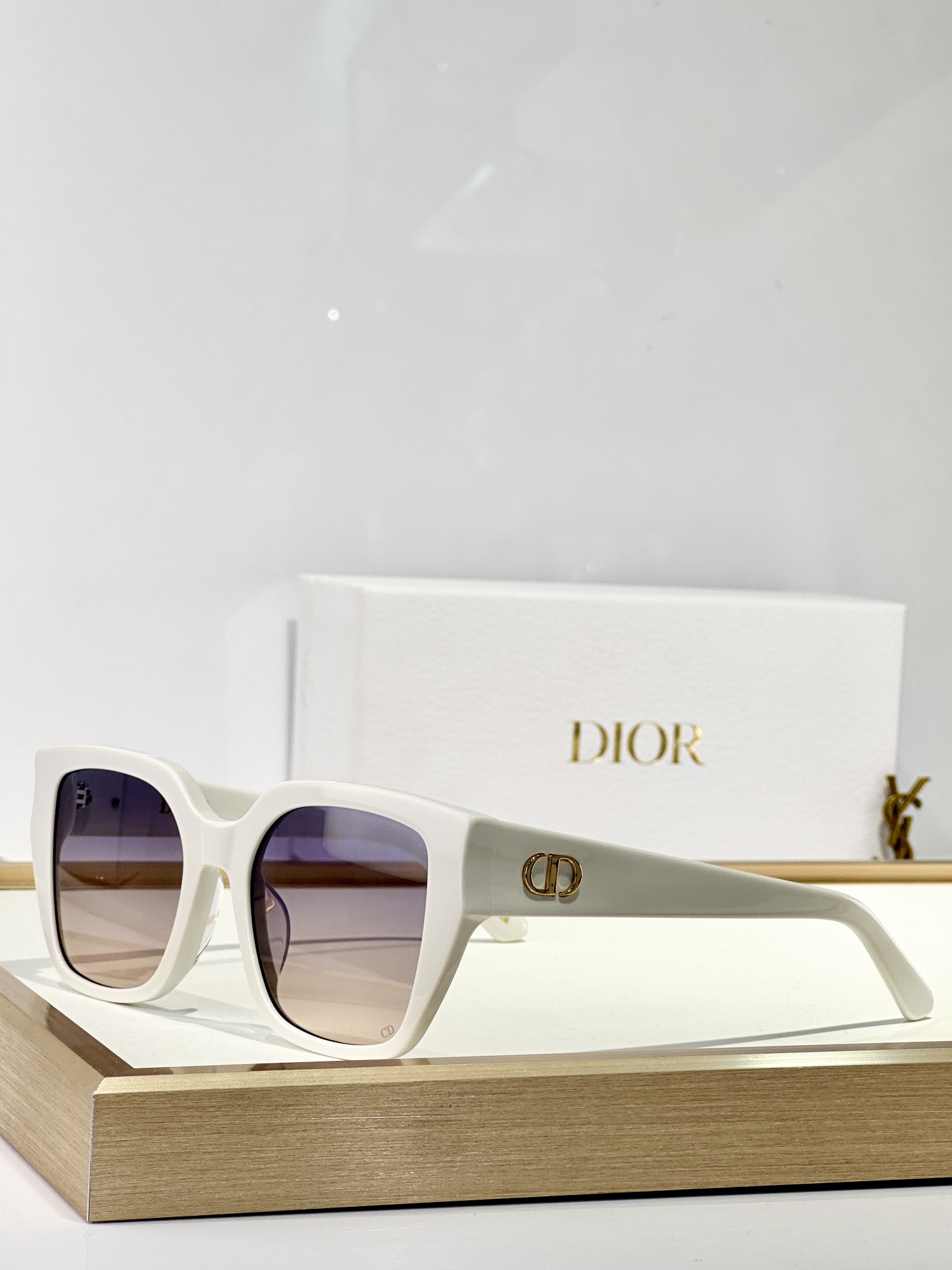  DIOR
MOD：DiorGlowS1I
Size：53口20 140

