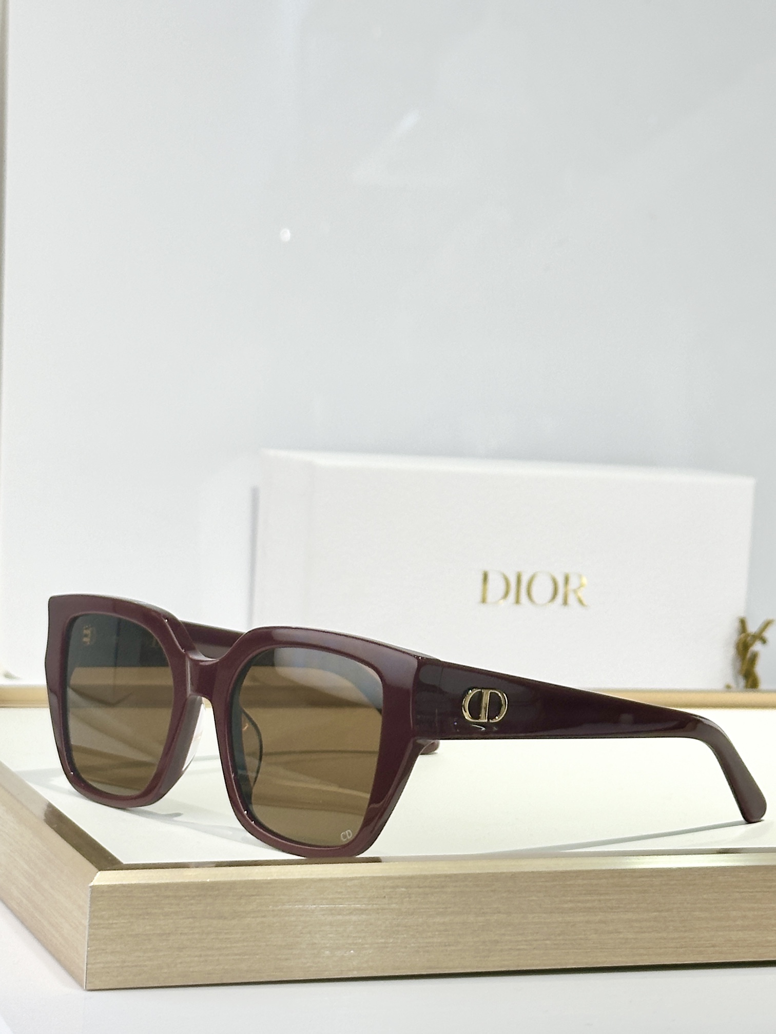  DIOR
MOD：DiorGlowS1I
Size：53口20 140

