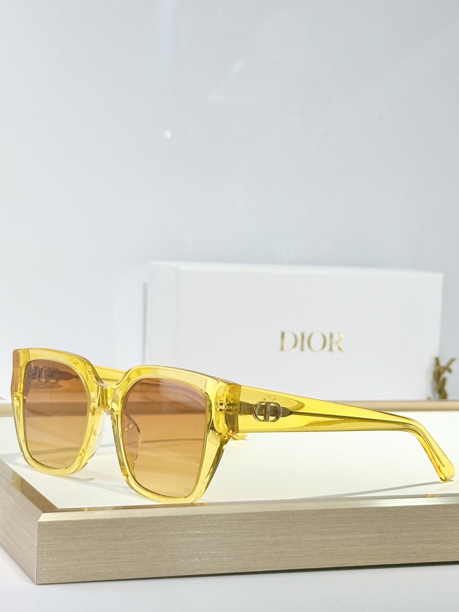  DIOR
MOD：DiorGlowS1I
Size：53口20 140

