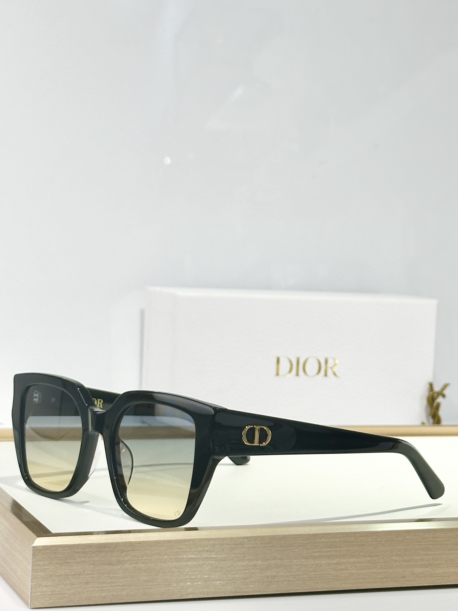  DIOR
MOD：DiorGlowS1I
Size：53口20 140

