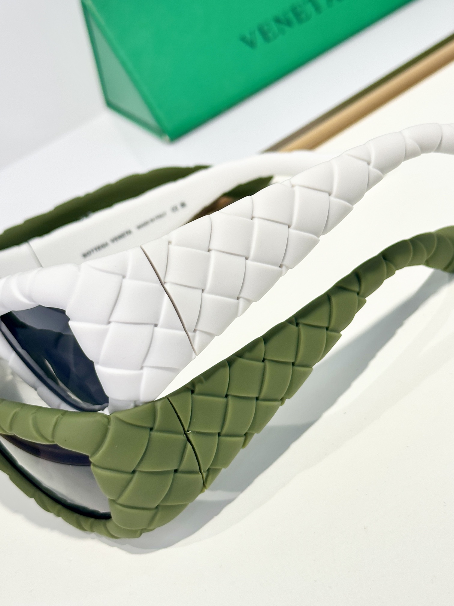  BOTTEGA VENETA
MOD：BV1303S
Size：56口19 135
