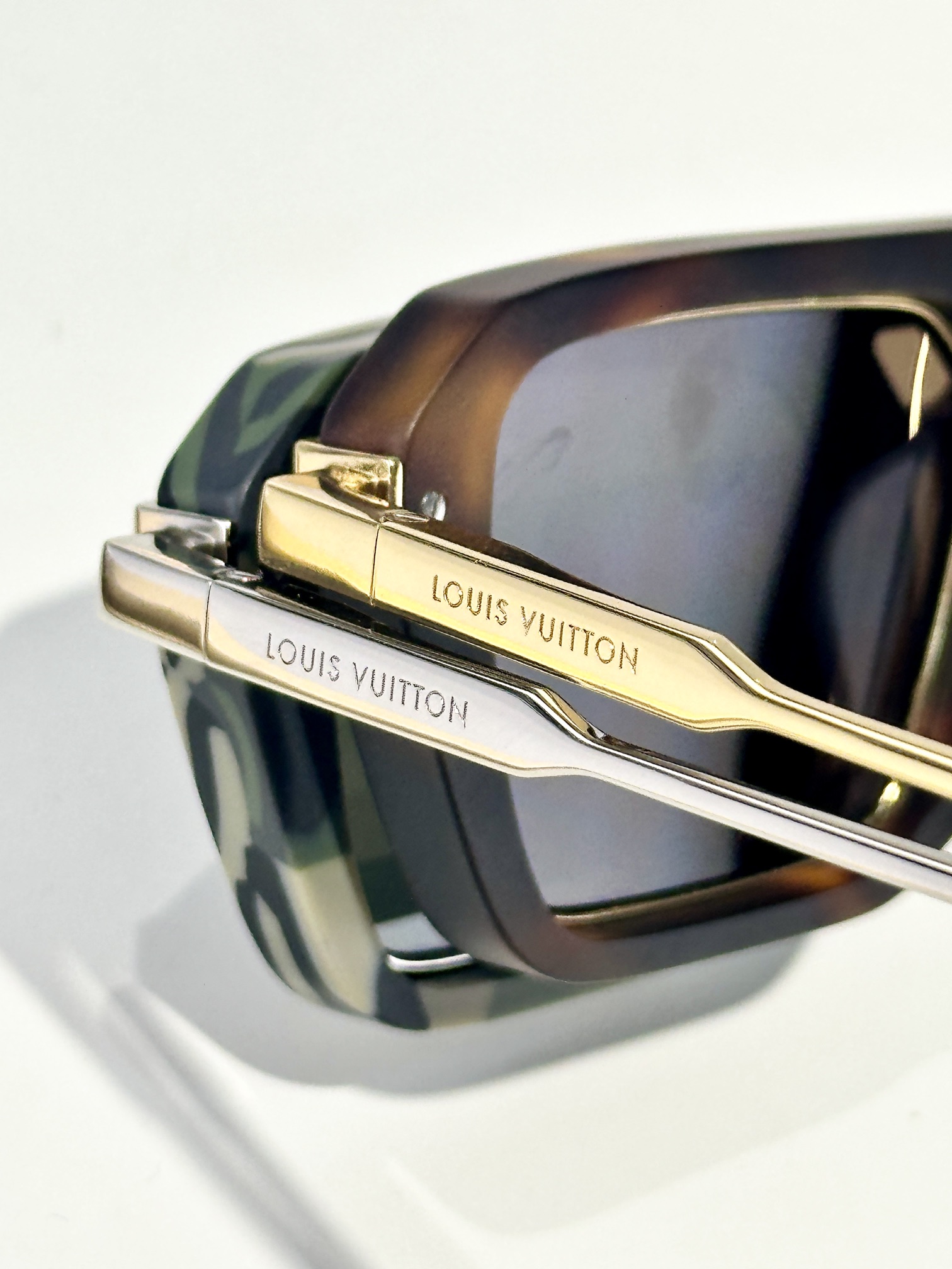  LOUIS VUITTON
MODEL：Z2586U
SIZE55口21-150
