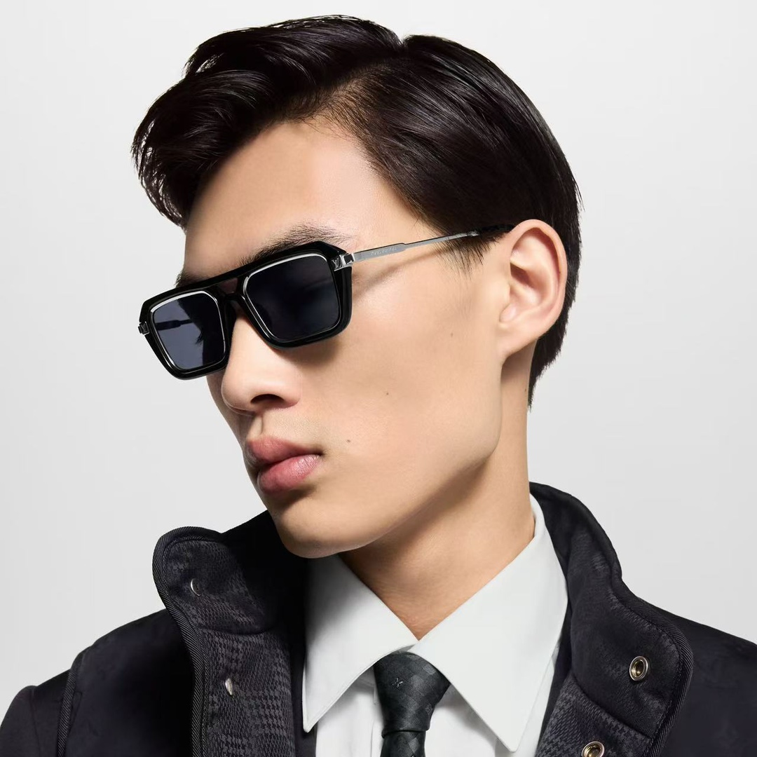  LOUIS VUITTON
MODEL：Z2586U
SIZE55口21-150
