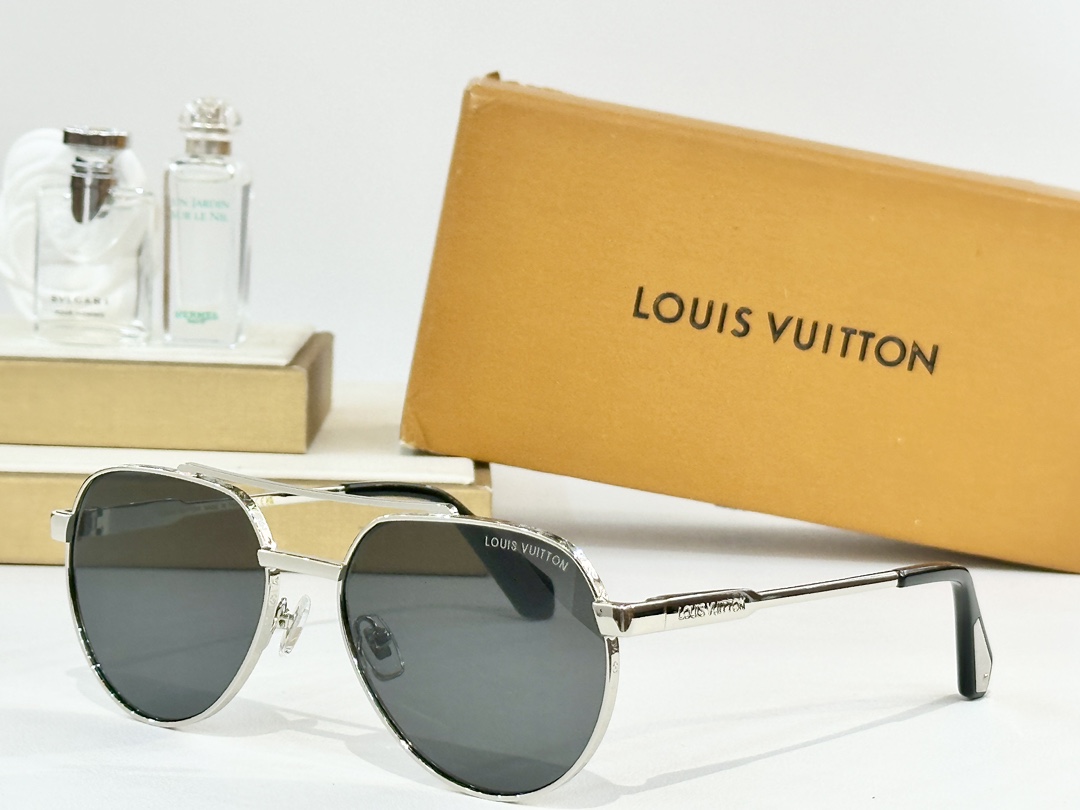  LOUIS VUITTON
MODZ2048
Size57口17 145
