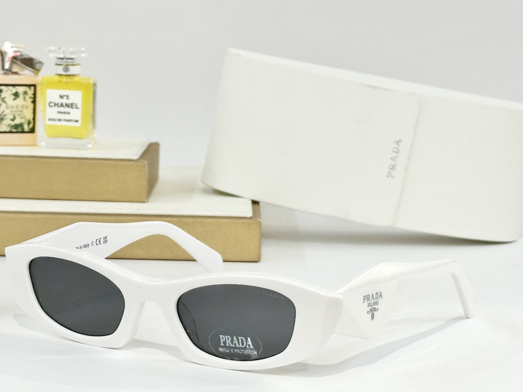  PRADA
MOD：0。RB16S
Size：54口20 145
