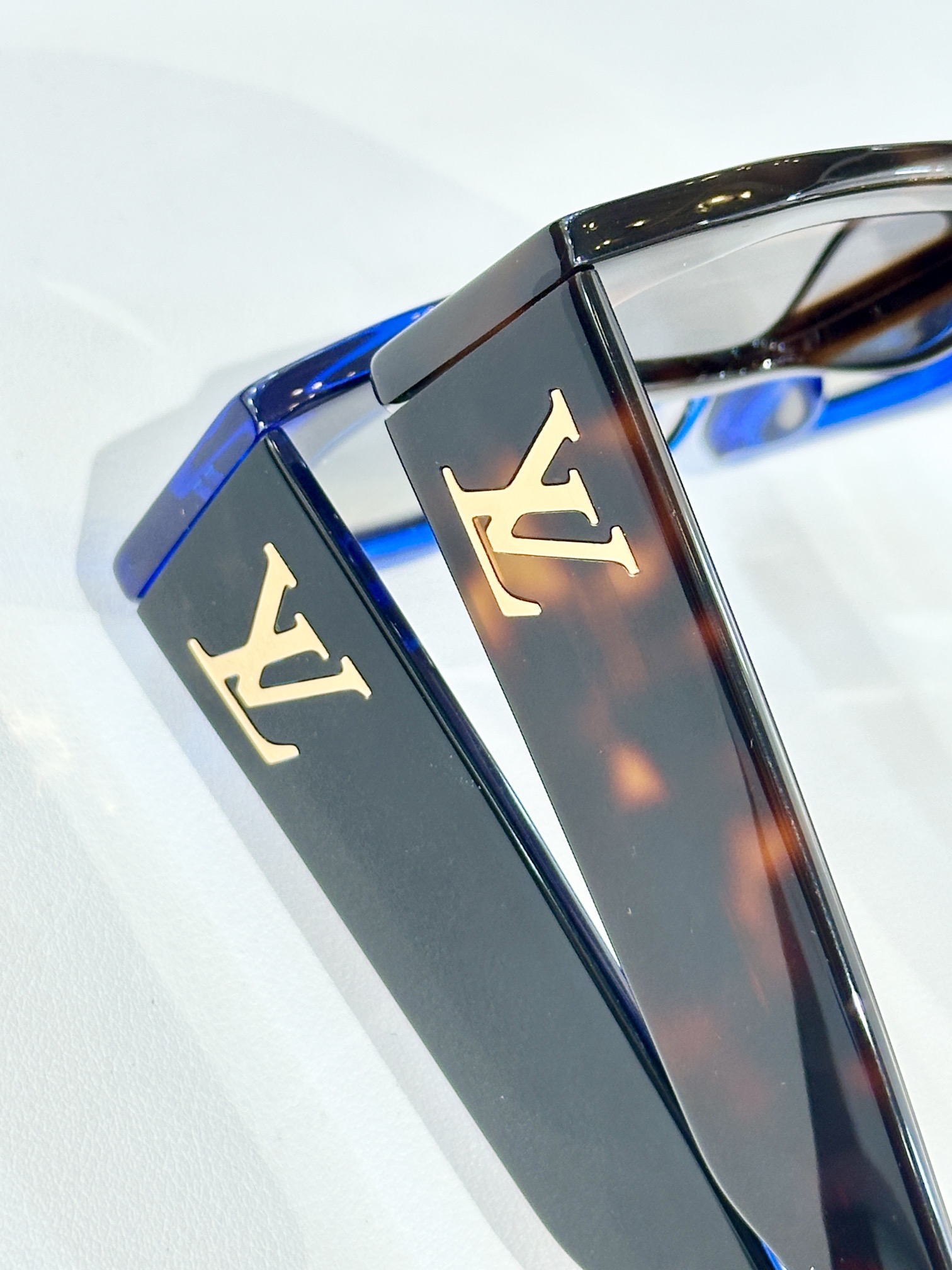  LOUIS VUITTO*
MODEL：Z2015U
SIZE：51口19-150
