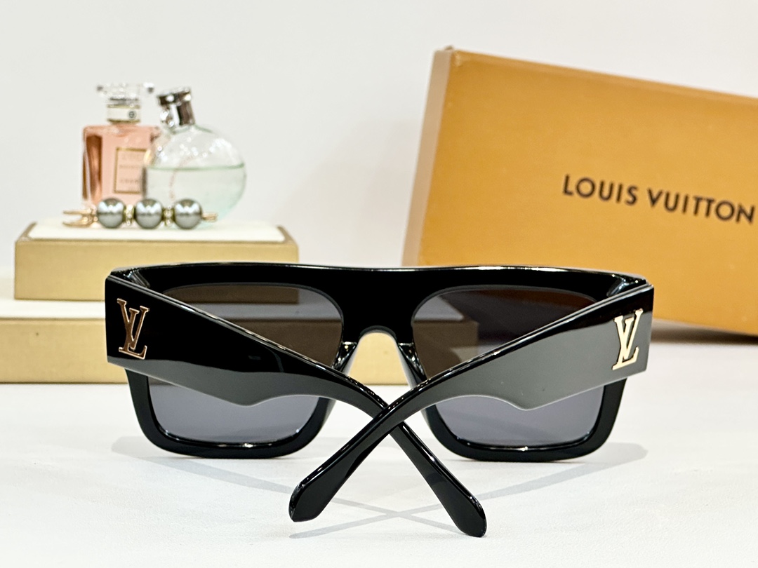  LOUIS VUITTO*
MODEL：Z2125W
SIZE：55口18-150
