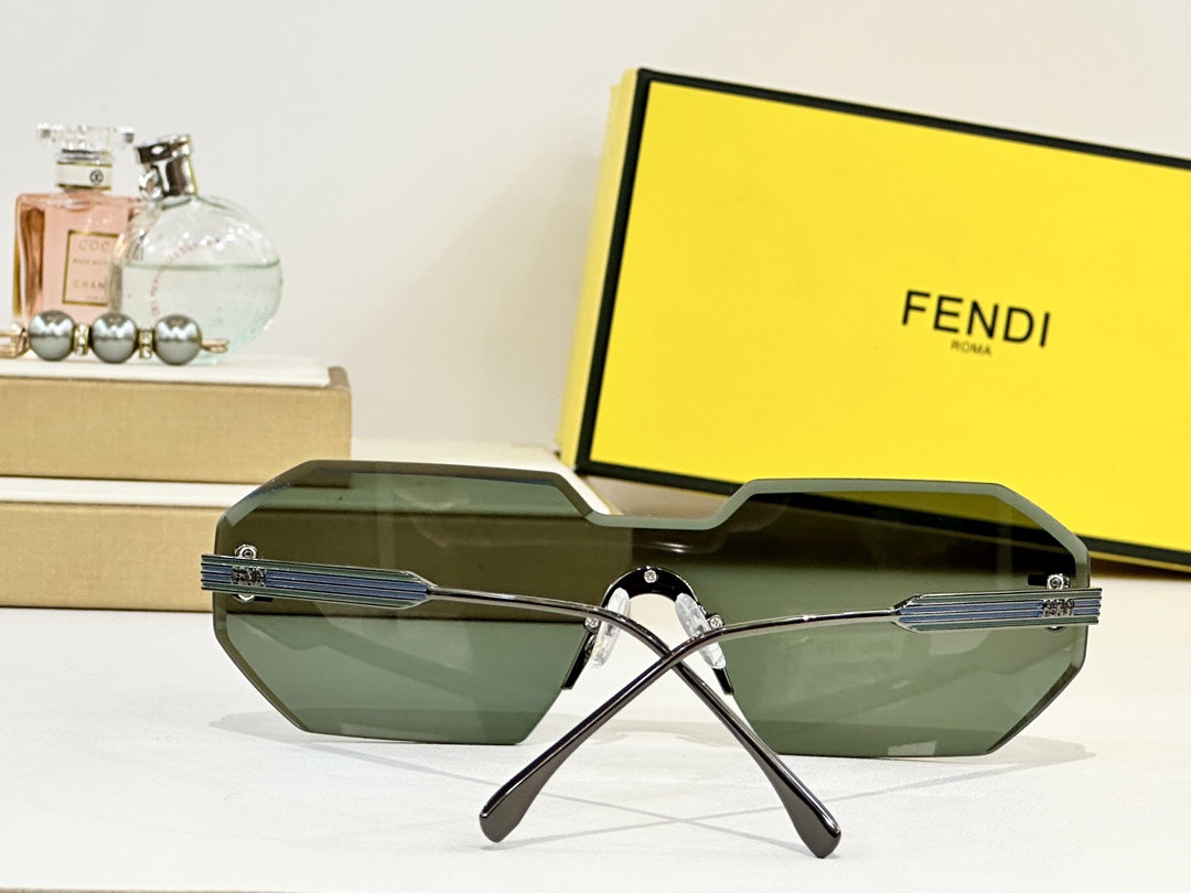  FENDI
MODFE4088
Size145口5 142
