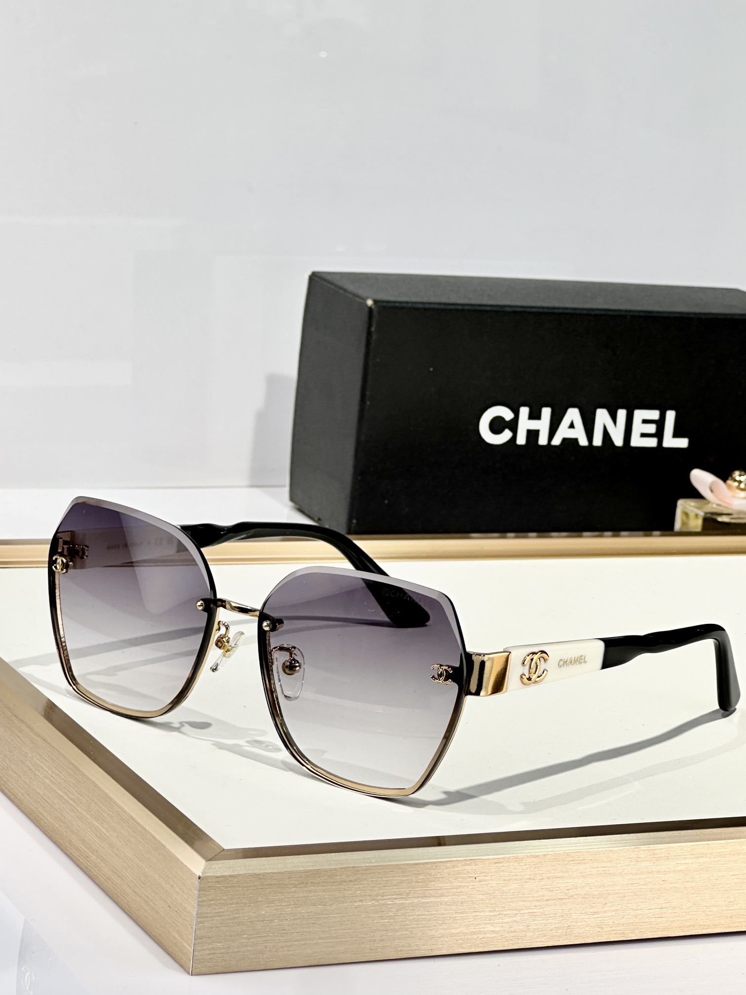  CHANEL
MOD：5486-H
Size：62口16 145

