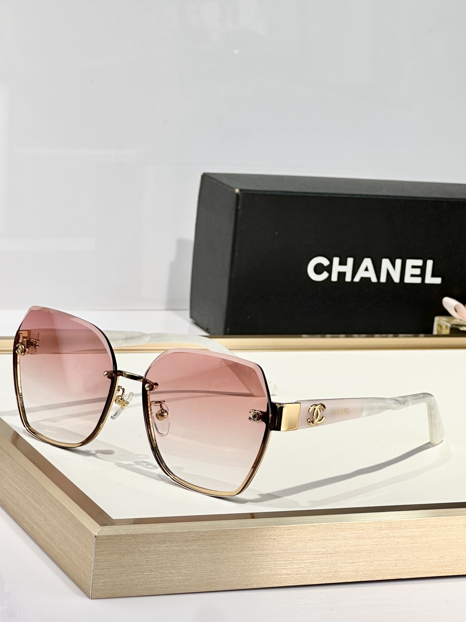  CHANEL
MOD：5486-H
Size：62口16 145

