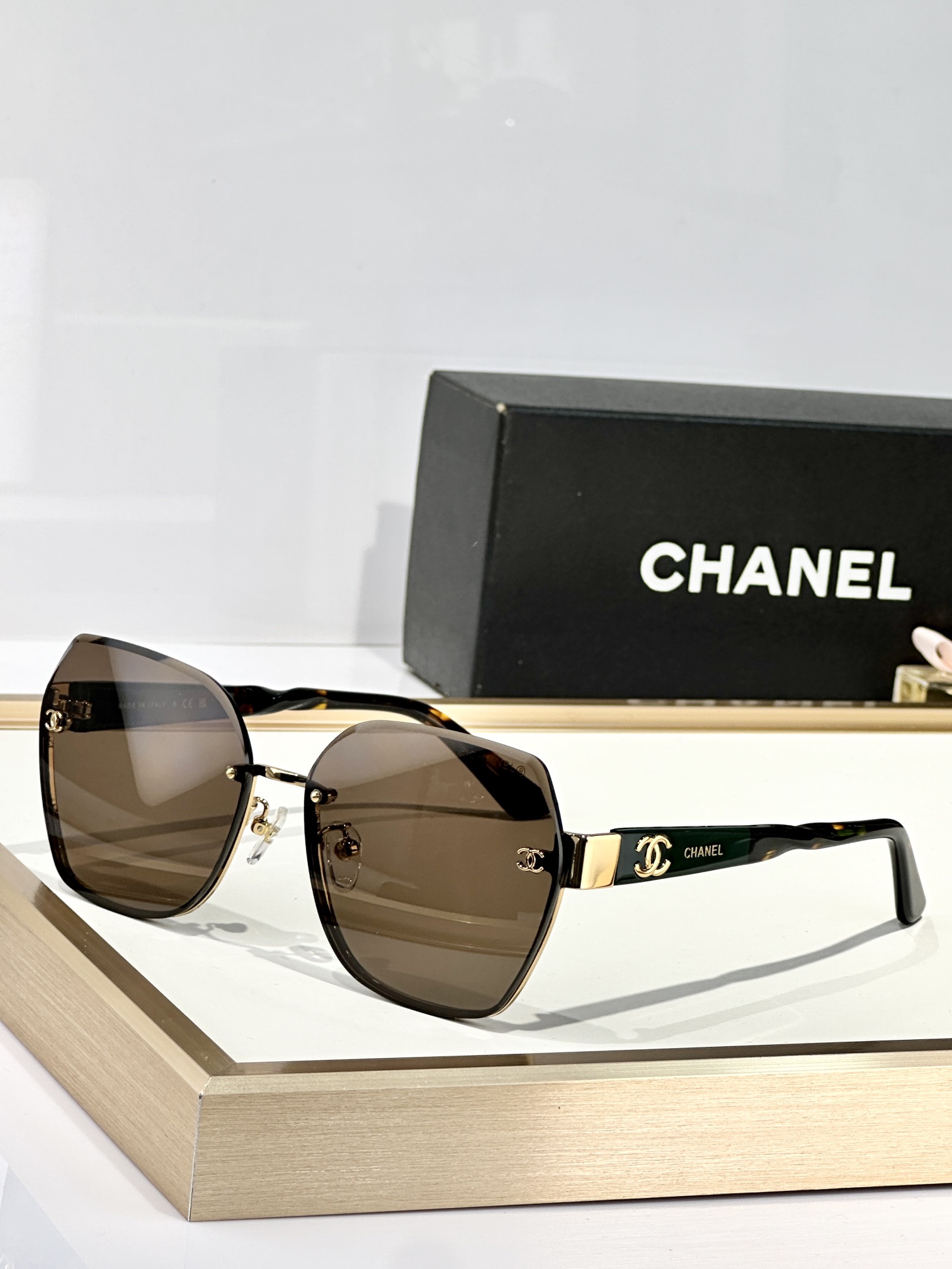  CHANEL
MOD：5486-H
Size：62口16 145

