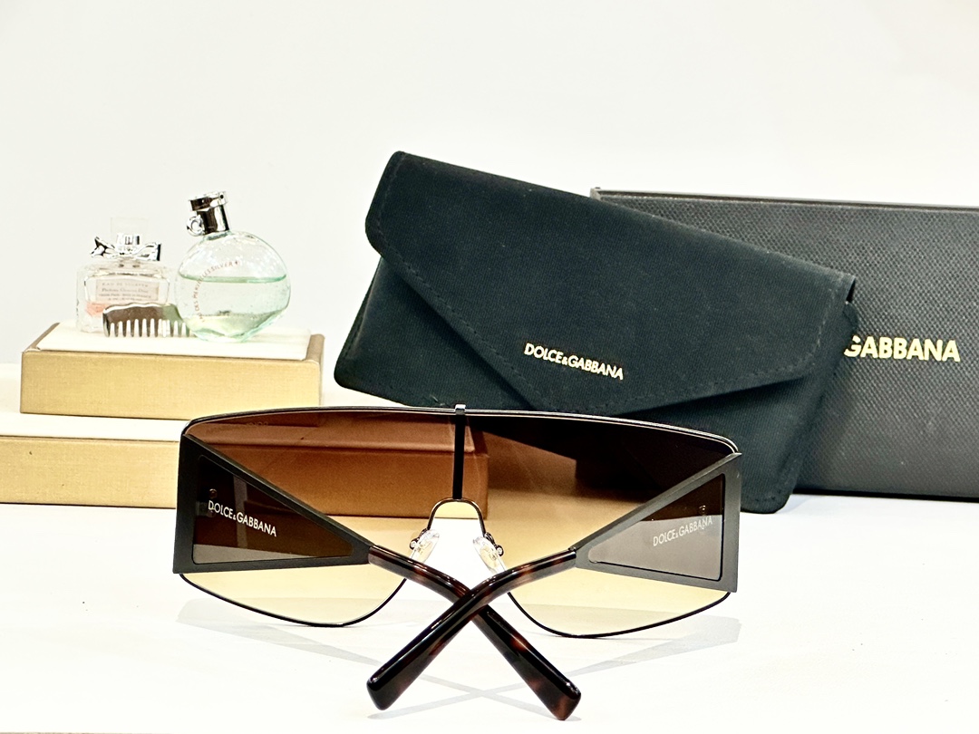  DOLCE & GABBAN*
MODEL：DG2305
SIZE：145
