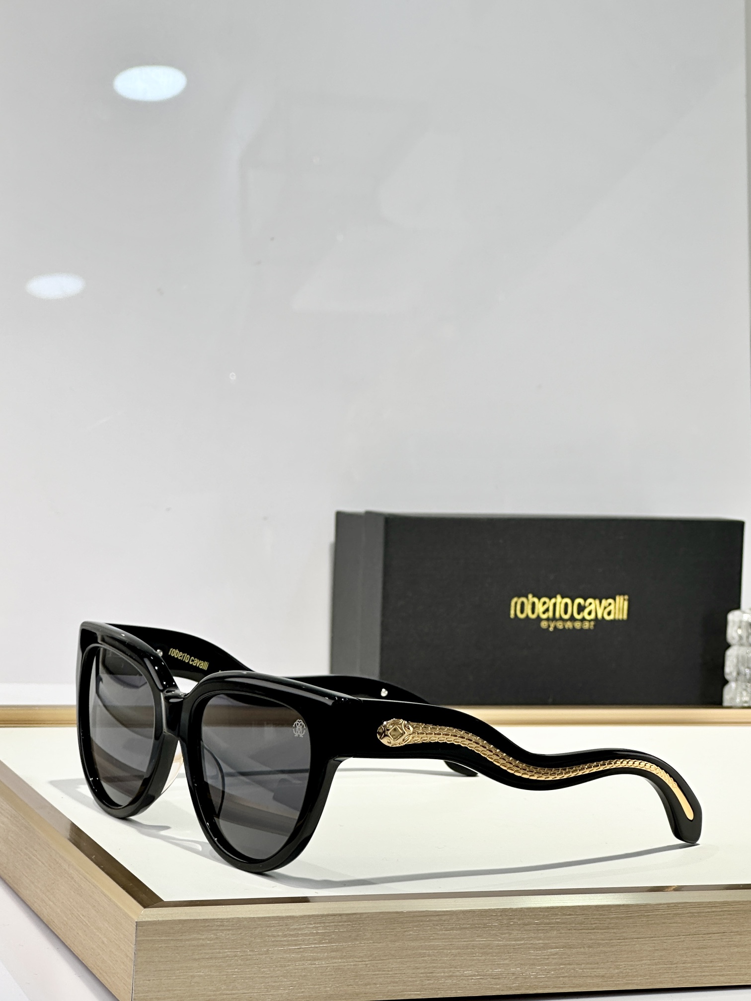  Roberto Cavalie*
MODEL：SRC054
SIZE：55口20-145
