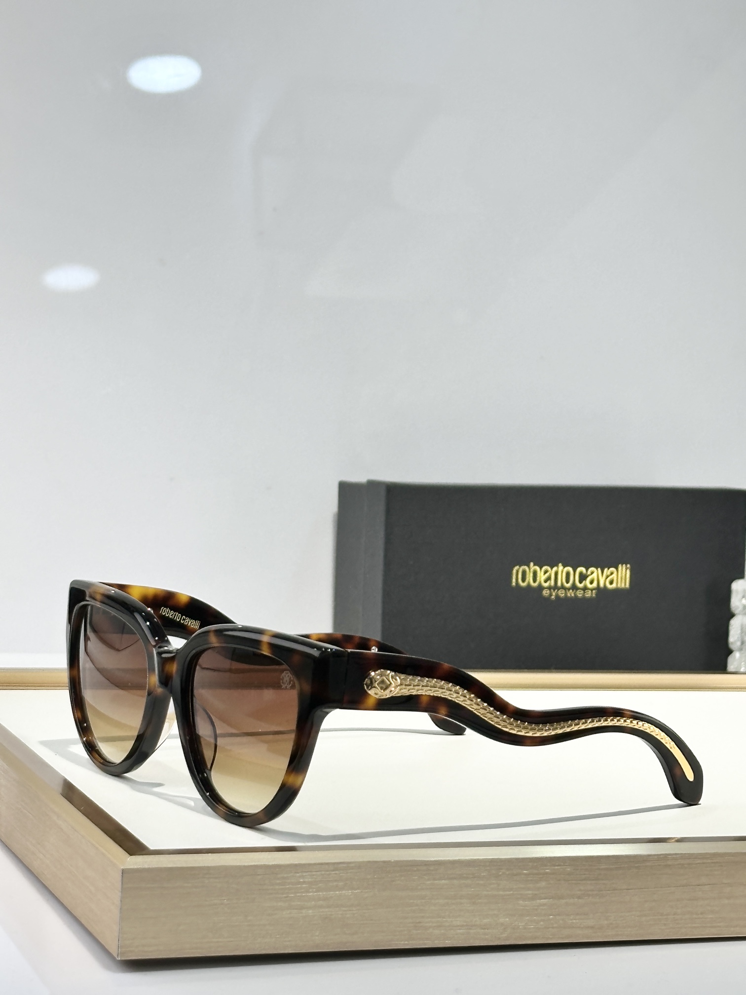  Roberto Cavalie*
MODEL：SRC054
SIZE：55口20-145
