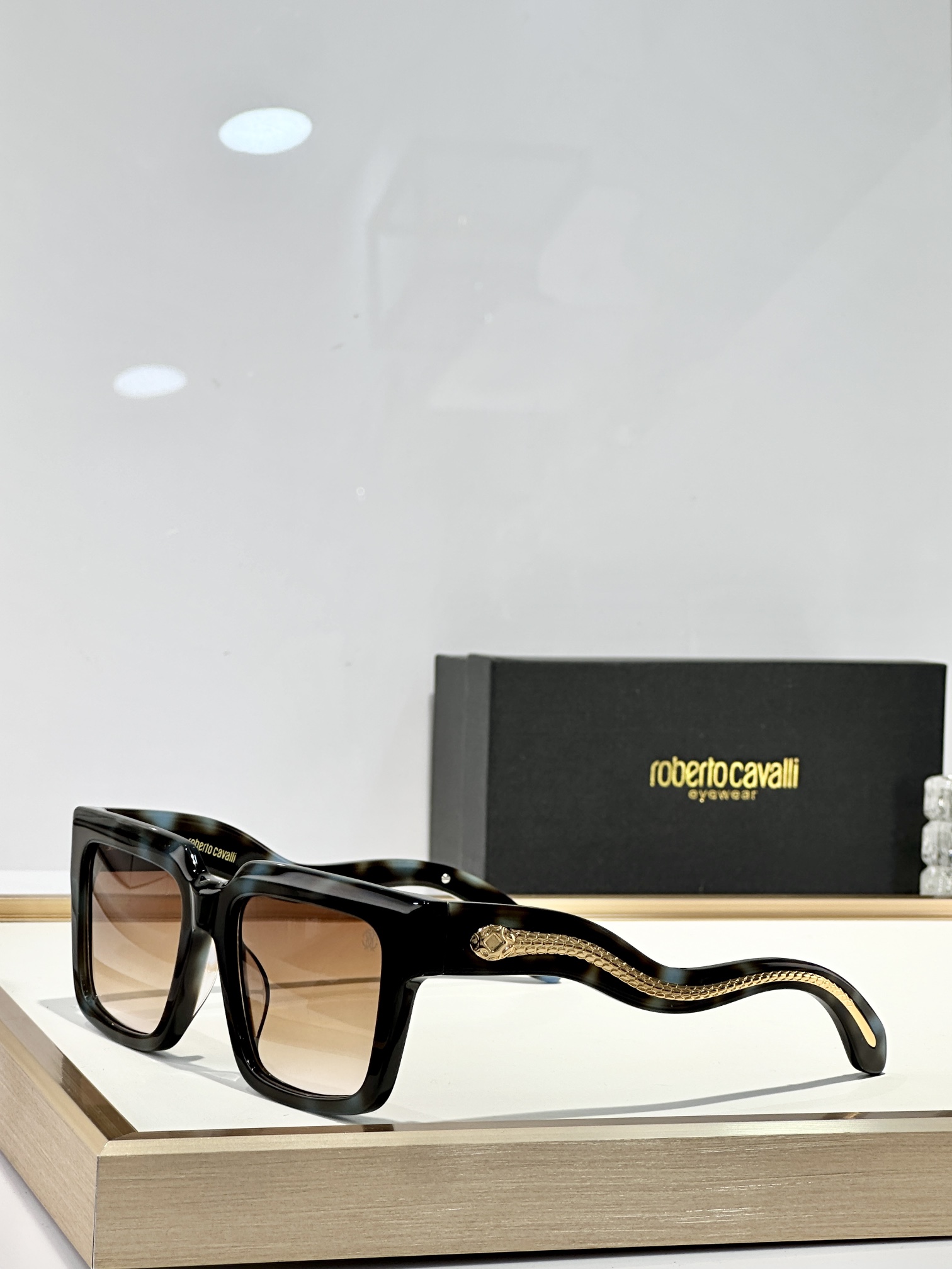  Roberto Cavalie*
MODEL：SRC055
SIZE：54口19-145
