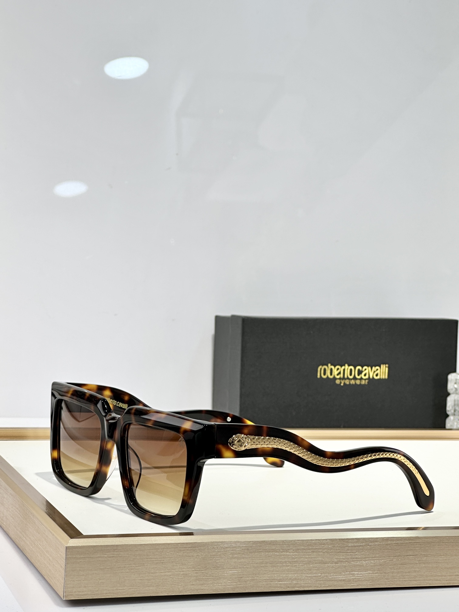  Roberto Cavalie*
MODEL：SRC055
SIZE：54口19-145
