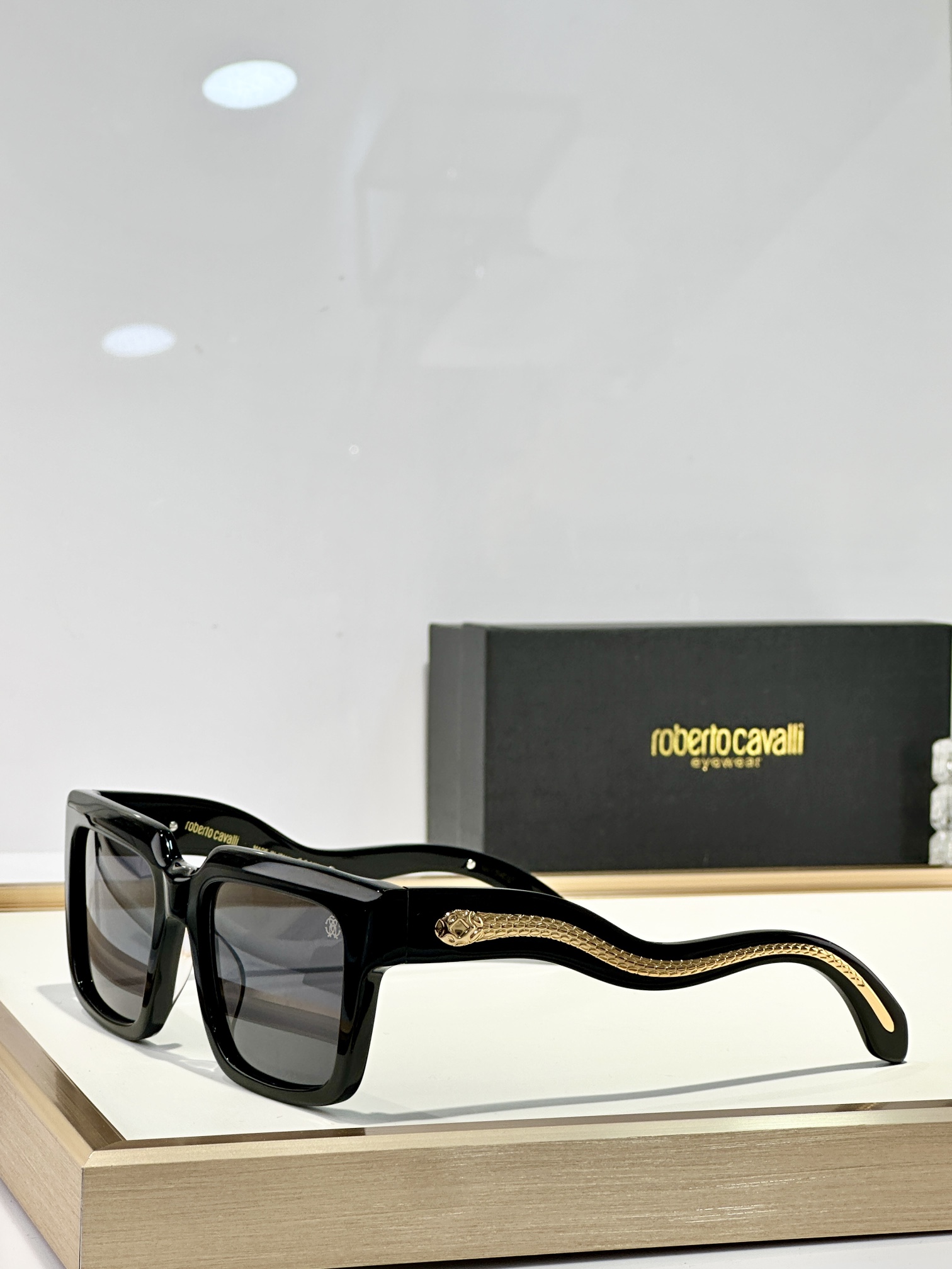  Roberto Cavalie*
MODEL：SRC055
SIZE：54口19-145
