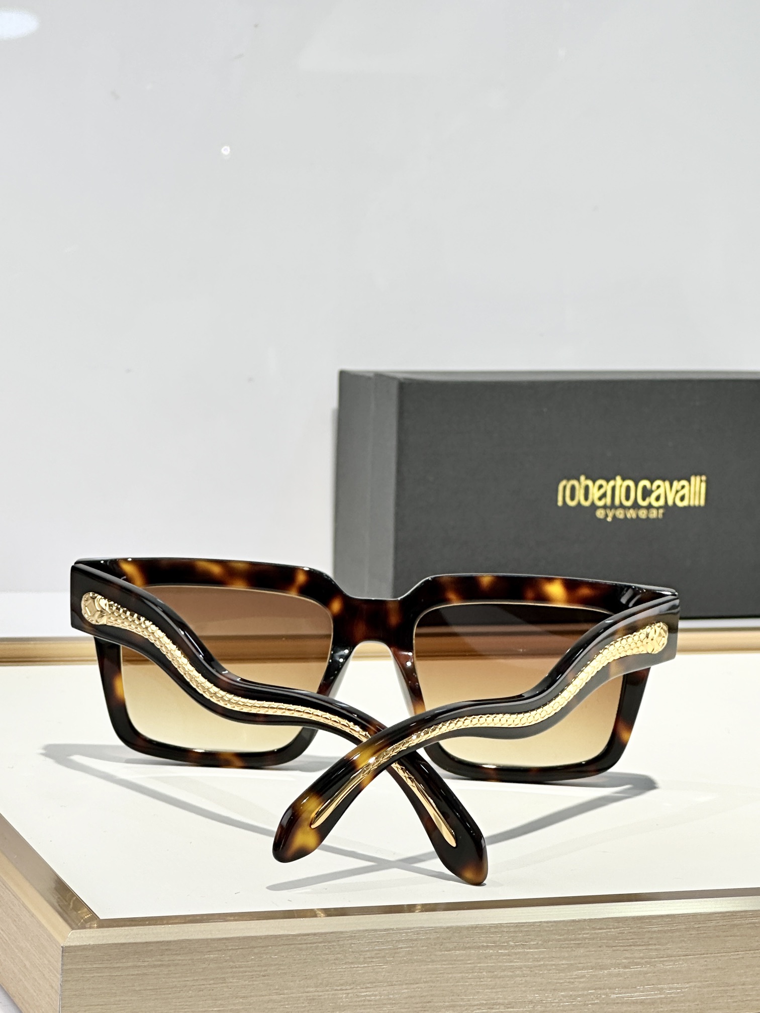  Roberto Cavalie*
MODEL：SRC055
SIZE：54口19-145

