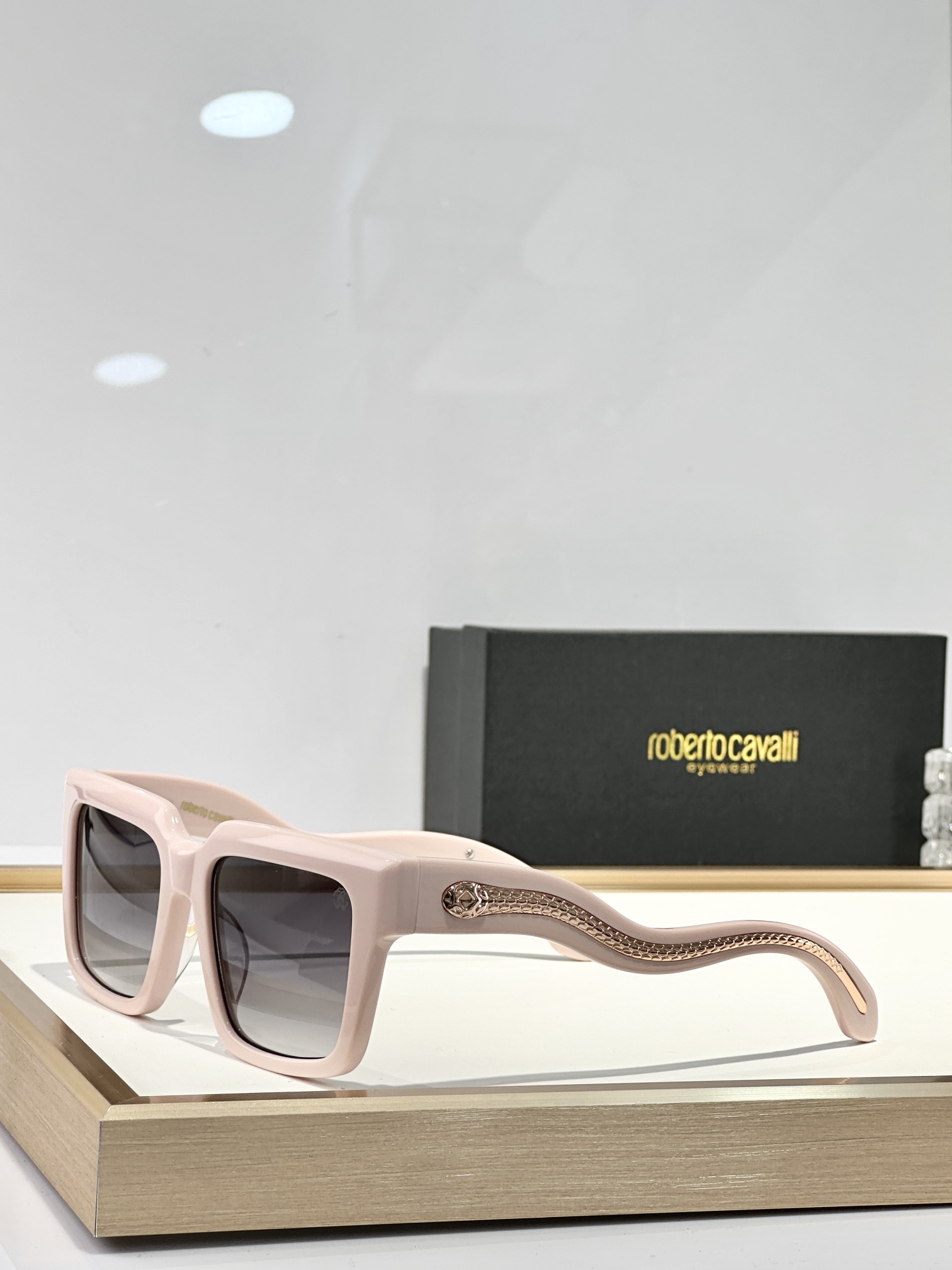  Roberto Cavalie*
MODEL：SRC055
SIZE：54口19-145
