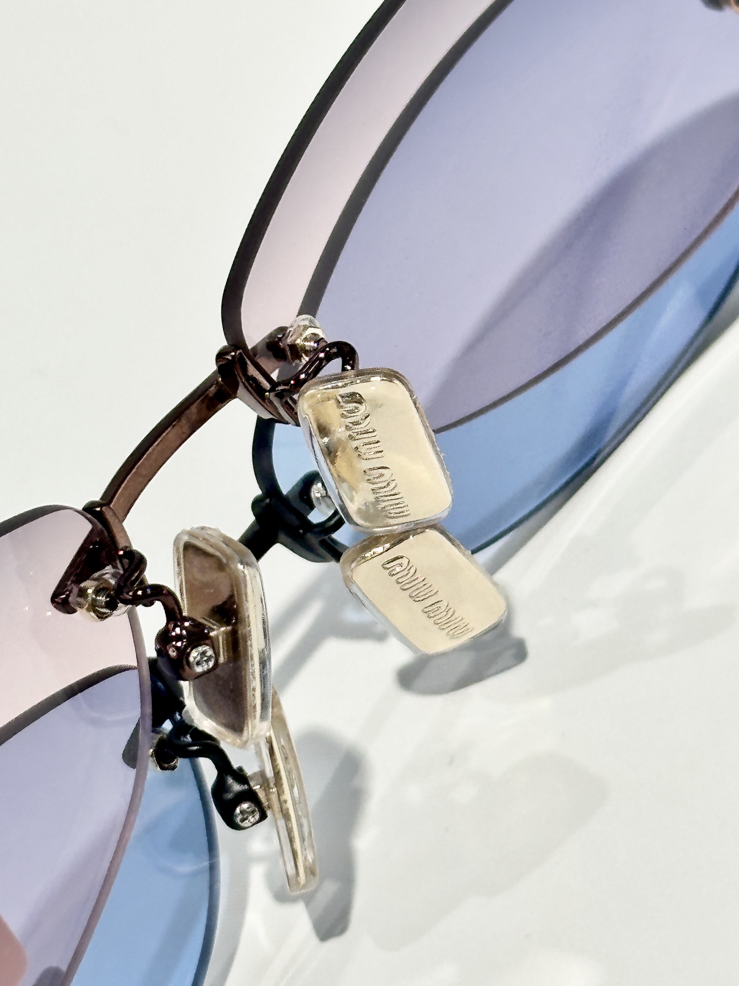  MIU MIU
MODELMU A01
SIZE：54口16-140
