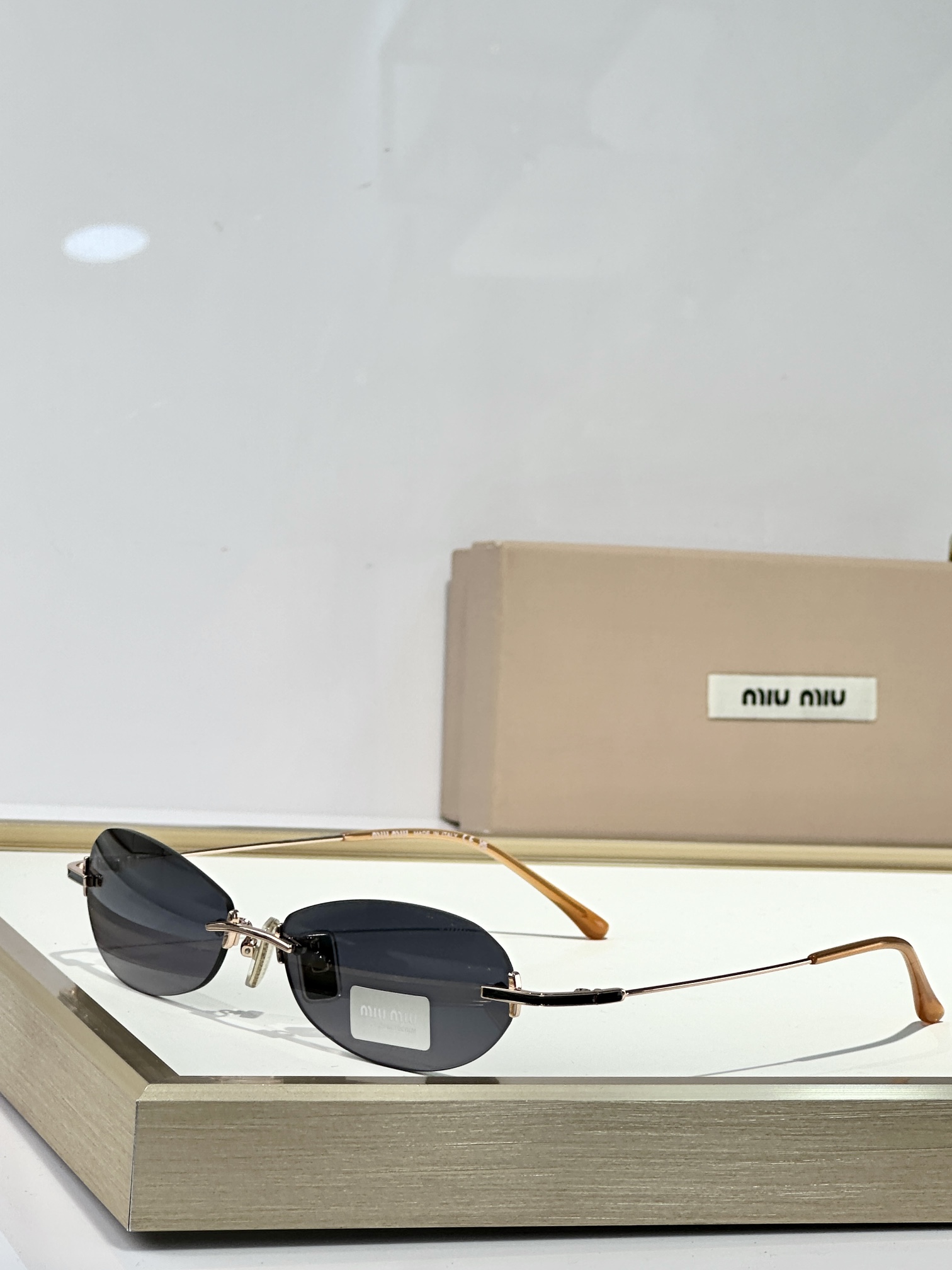  MIU MIU
MODELMU A01
SIZE：54口16-140
