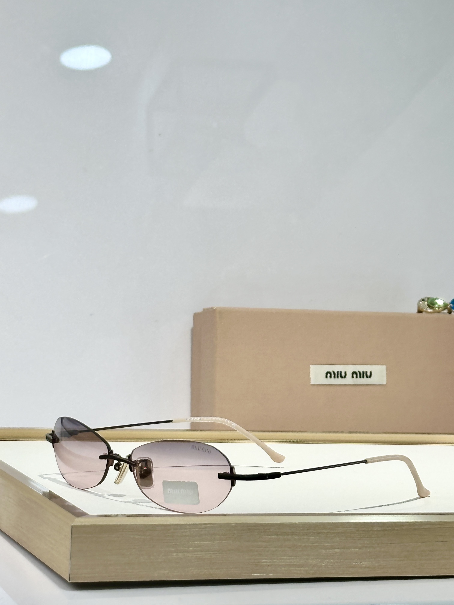  MIU MIU
MODELMU A01
SIZE：54口16-140

