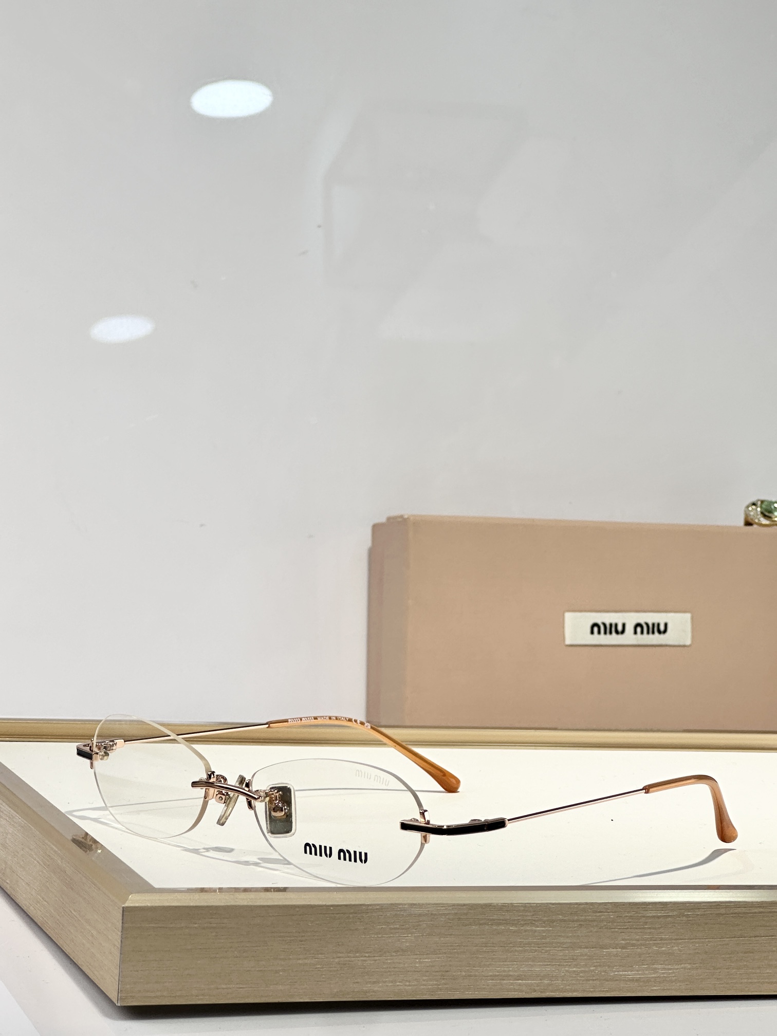  MIU MIU
MODELMU A01
SIZE：54口16-140
