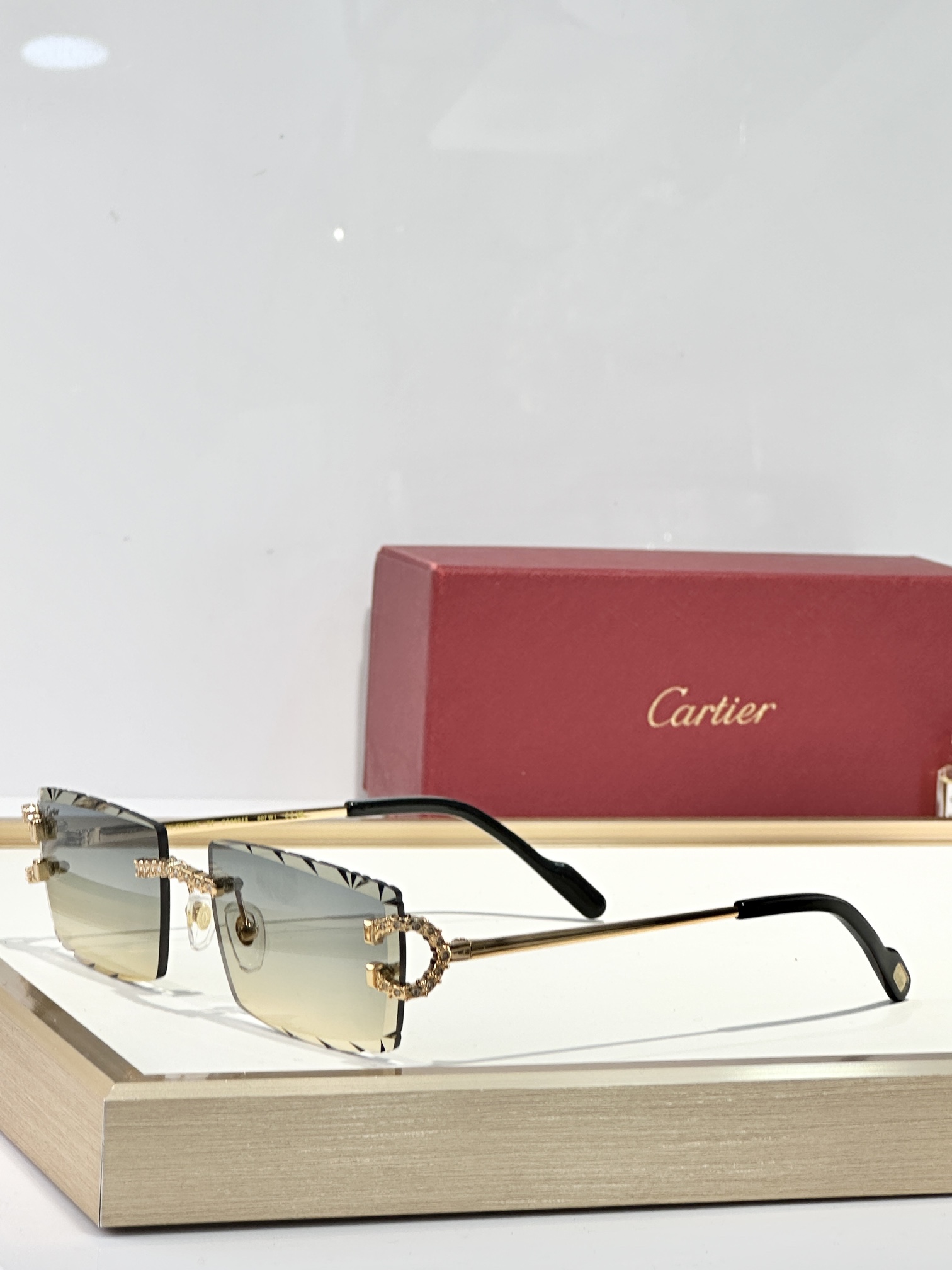 Cartier
MOD：CT0604S
Size：142

变色：