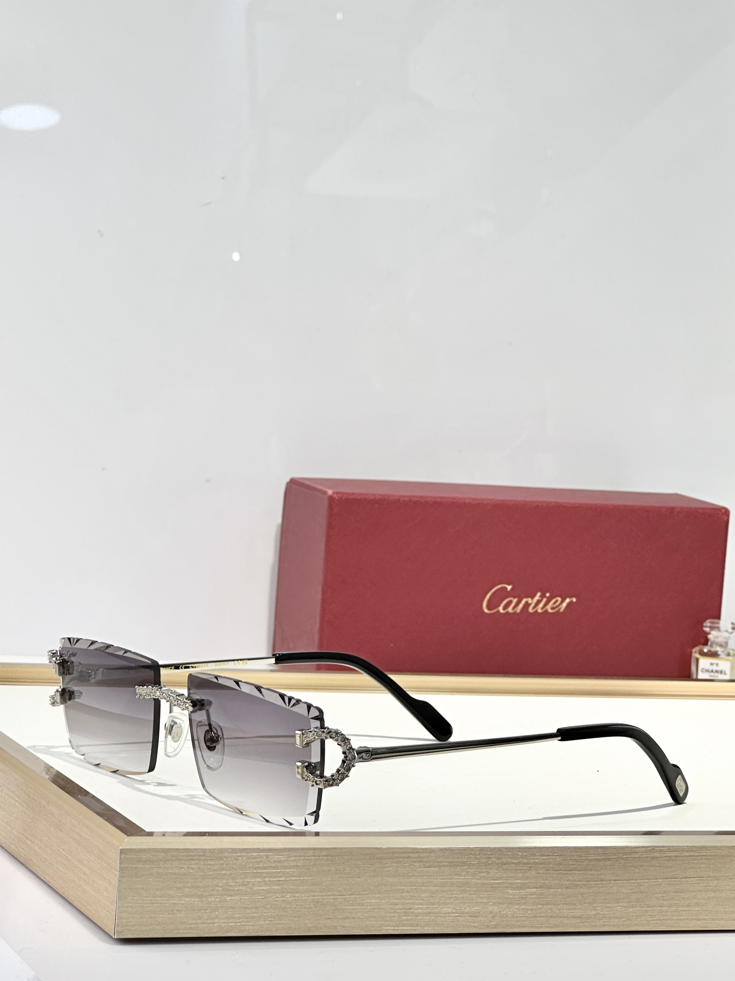 Cartier
MOD：CT0604S
Size：142

变色：