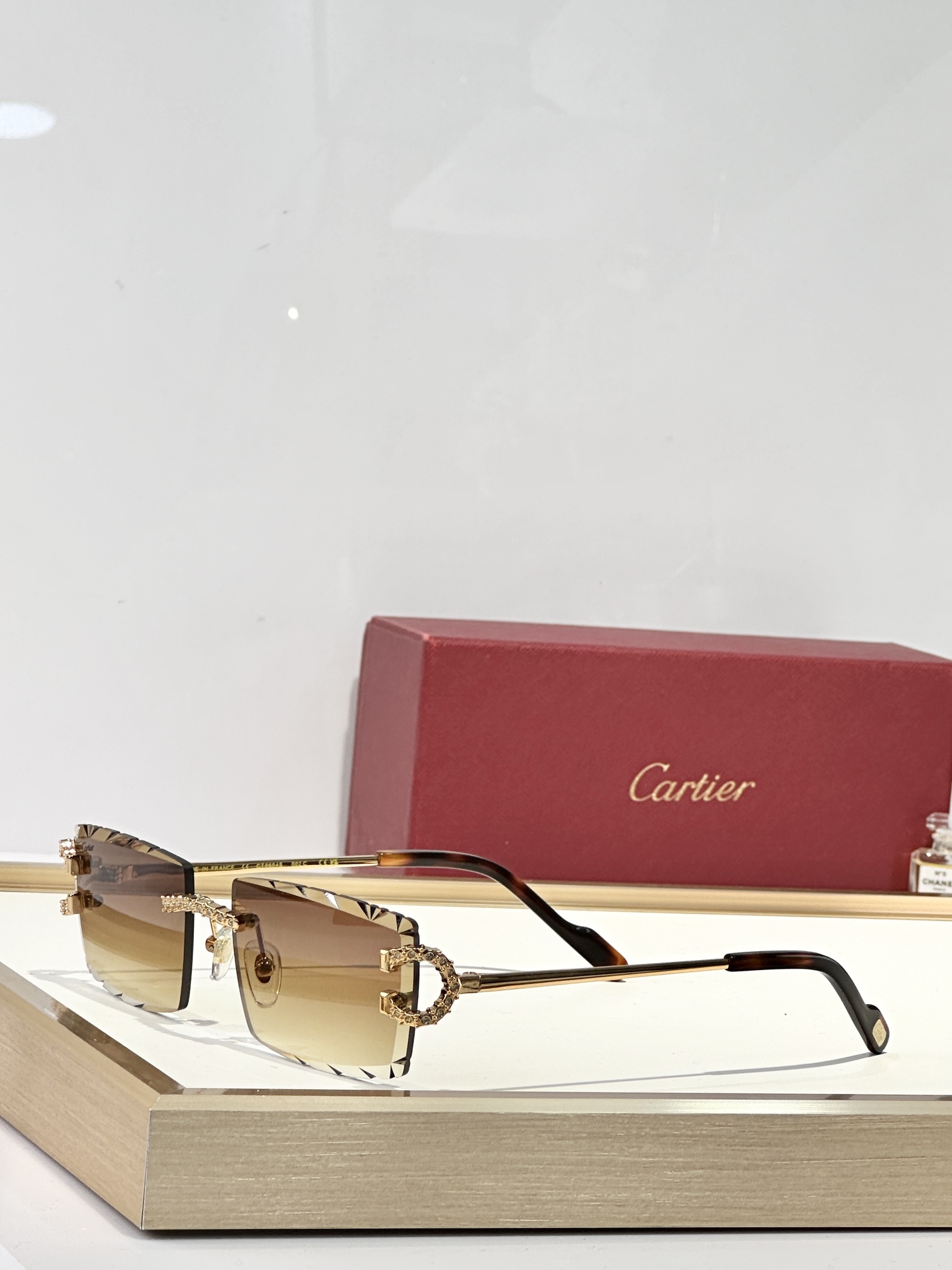 Cartier
MOD：CT0604S
Size：142

变色：