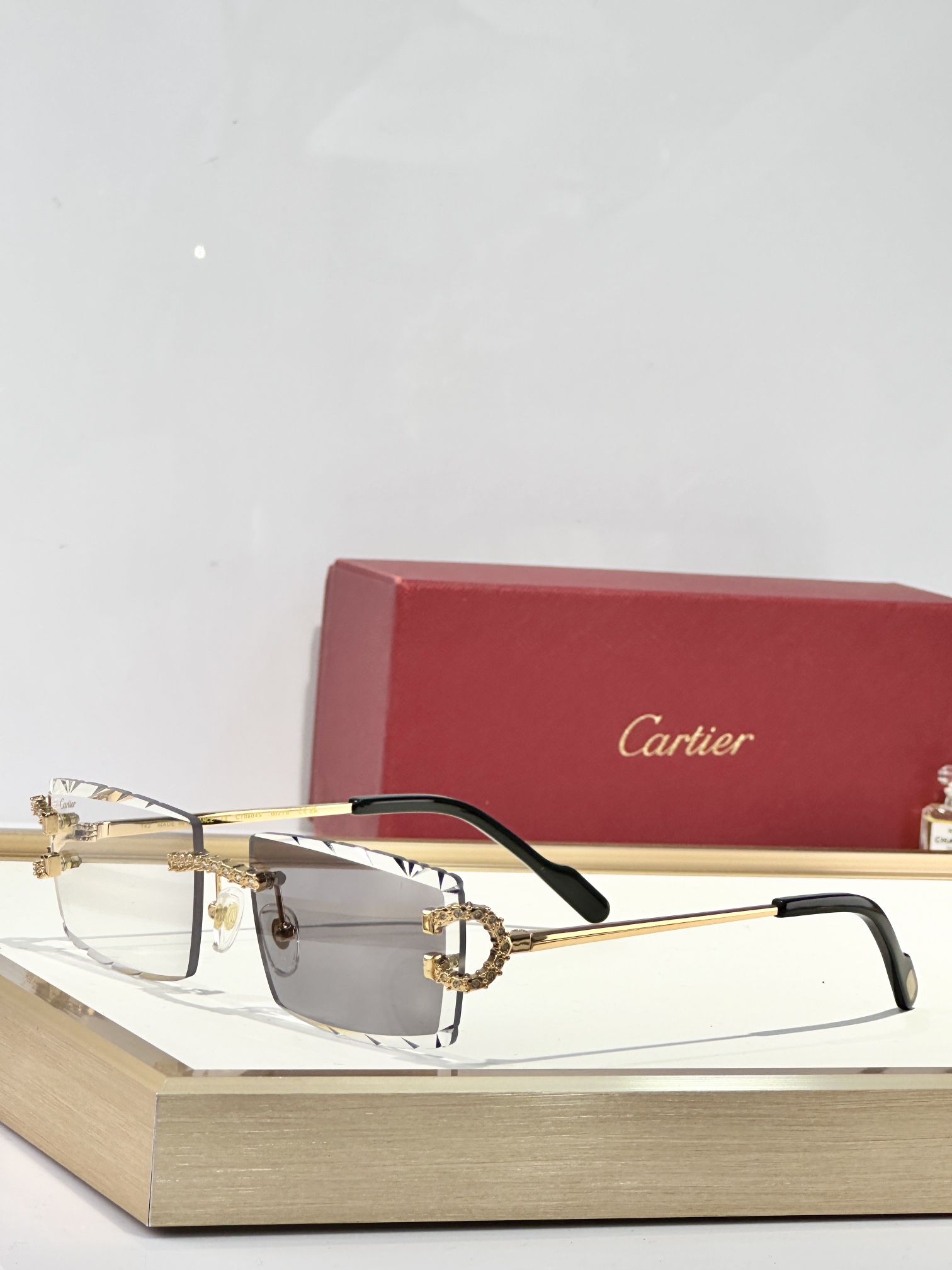 Cartier
MOD：CT0604S
Size：142

变色：