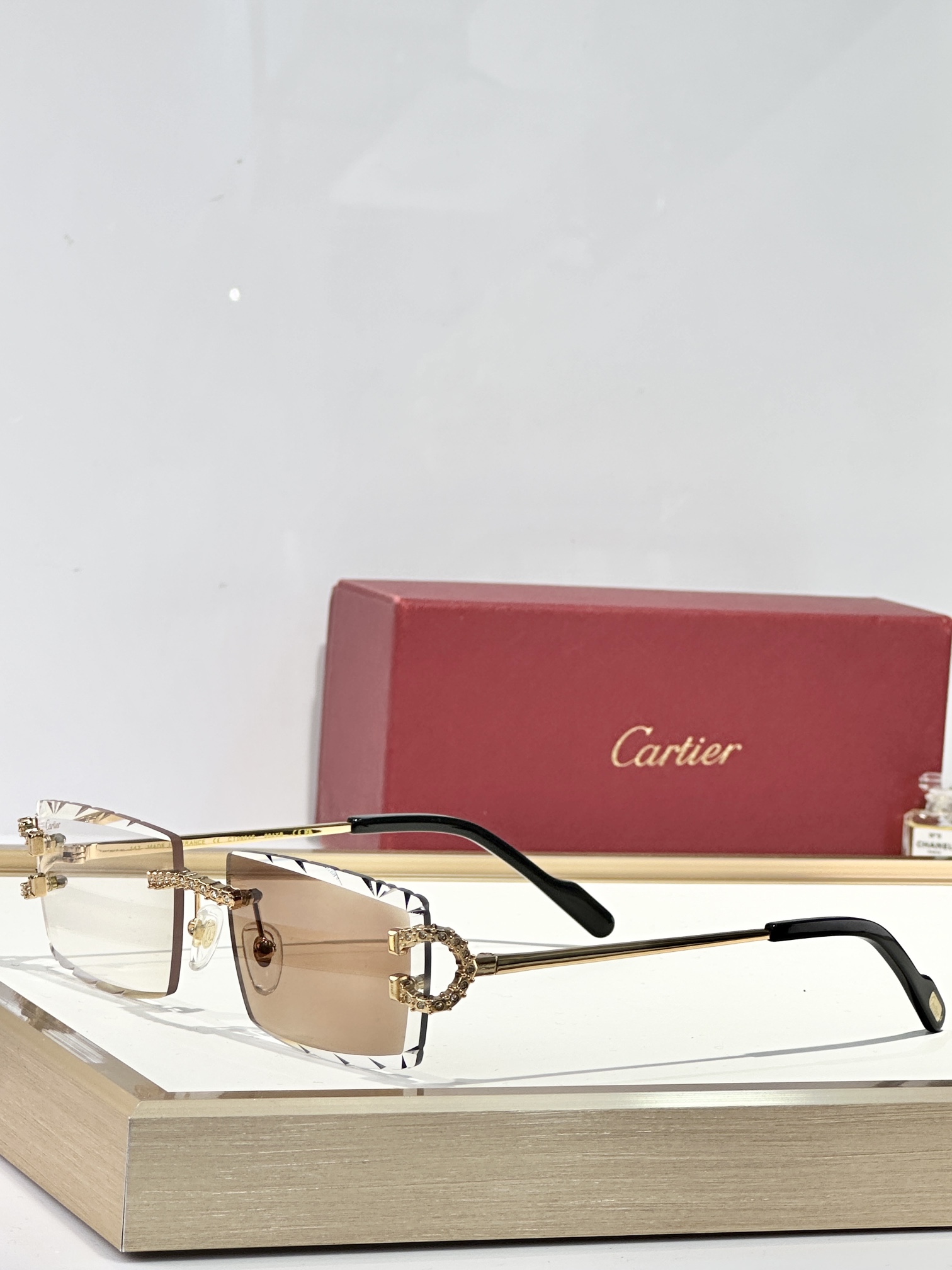 Cartier
MOD：CT0604S
Size：142

变色：