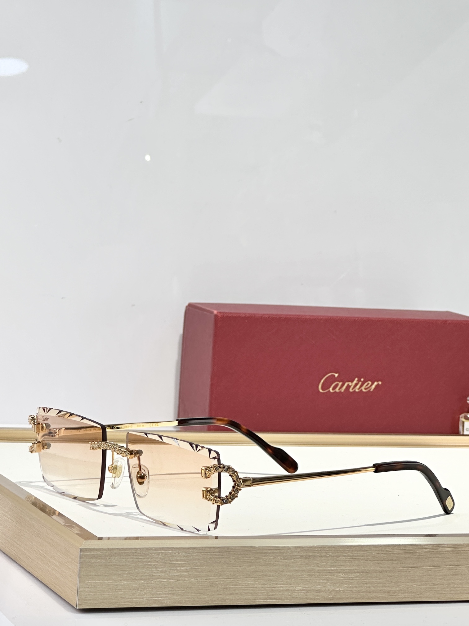 Cartier
MOD：CT0604S
Size：142

变色：