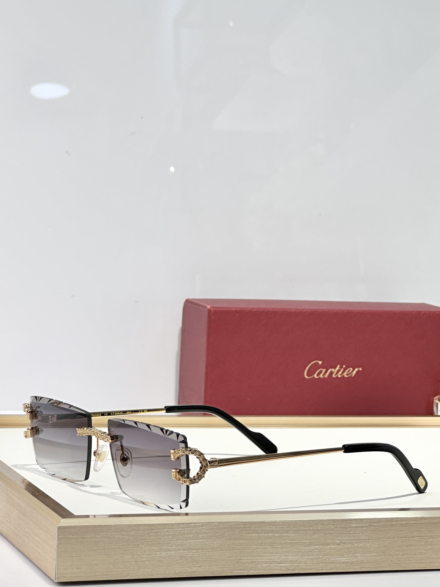 Cartier
MOD：CT0604S
Size：142

变色：