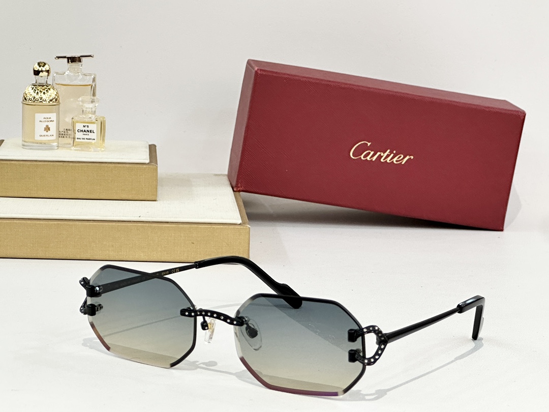 Cartier
MOD：CT0589S
Size：59口18 142
 
变色：