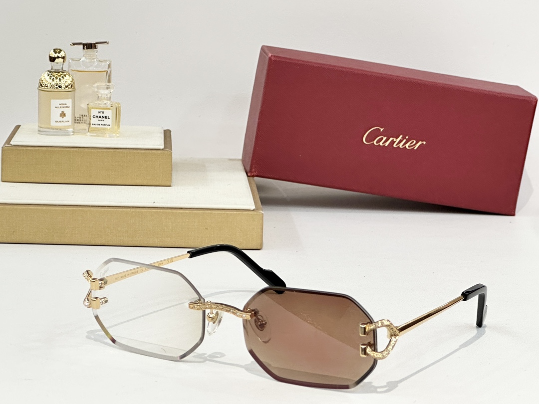 Cartier
MOD：CT0589S
Size：59口18 142
 
变色：