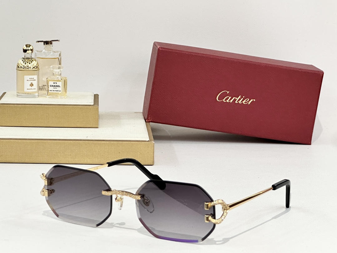 Cartier
MOD：CT0589S
Size：59口18 142
 
变色：