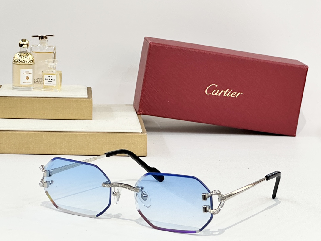 Cartier
MOD：CT0589S
Size：59口18 142
 
变色：